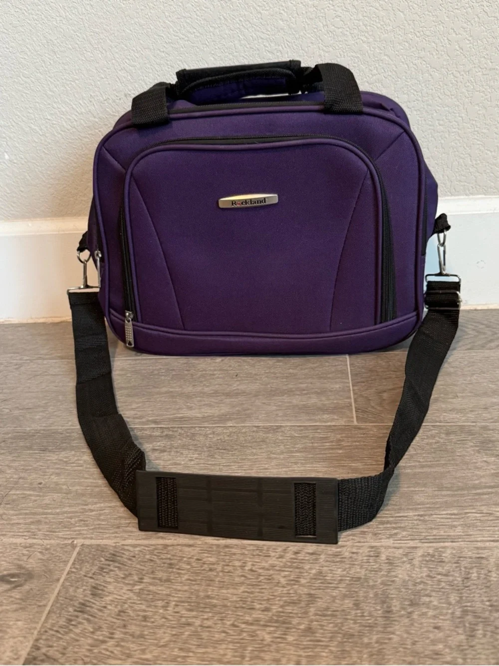 Rockland  Travel Bag with Shoulder Strap